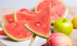 打个板吃瓜,揭秘网络热词背后的文化现象