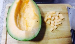 哈密瓜整个削皮吃,哈密瓜整皮食用新体验