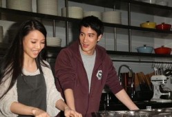 李靓蕾事件网友吃瓜,网友热议，真相背后引人深思