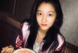 深夜吃瓜少女视频,揭秘网络视频背后的娱乐现象