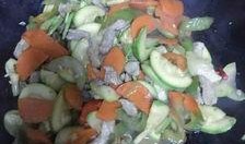 茭瓜和胡萝卜一起吃吗,营养互补的佳肴秘诀