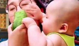 萌娃吃瓜搞笑合集,童言童语笑翻全场