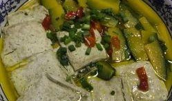 相亲吃臭豆腐瓜,臭豆腐瓜引发味蕾碰撞，见证爱情奇遇