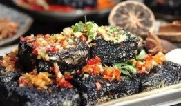 相亲吃臭豆腐瓜,臭豆腐瓜引发味蕾碰撞，见证爱情奇遇