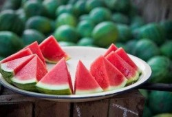 吃瓜买超,揭秘娱乐圈背后的甜蜜与争议